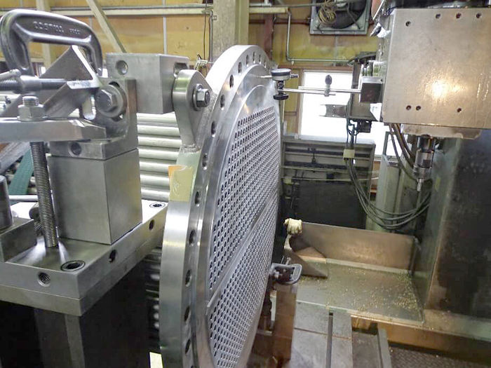 熱交換器管板の機械加工